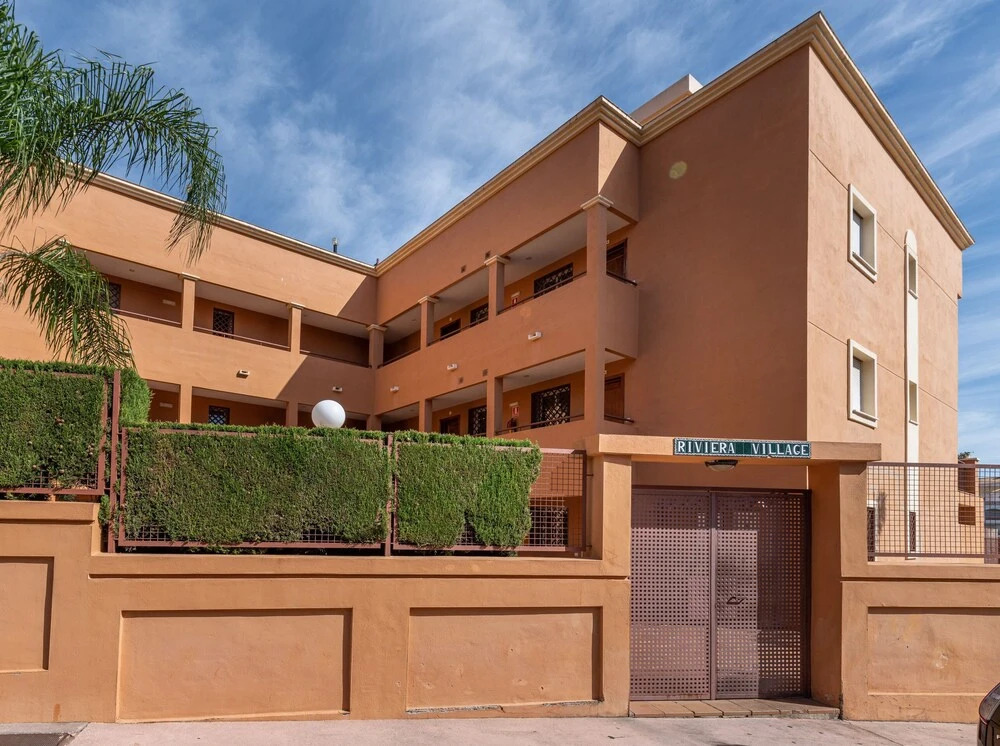 Riviera Village . Stunning 2BR Apartment in Front of Golf Courses
