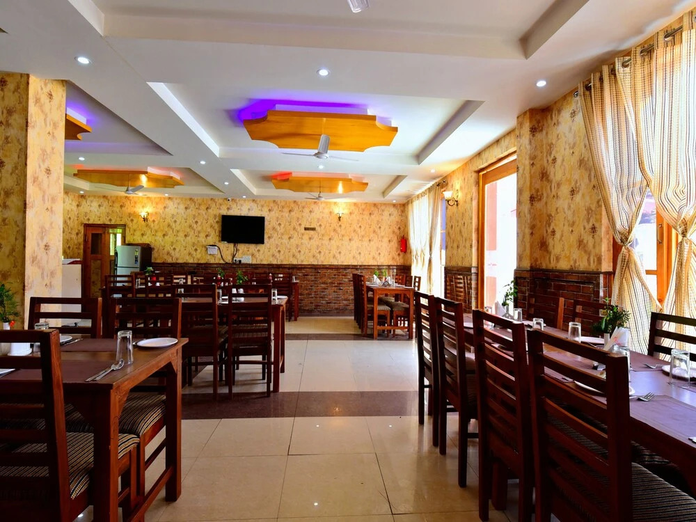 Oyo 36558 Hotel Raxit Inn