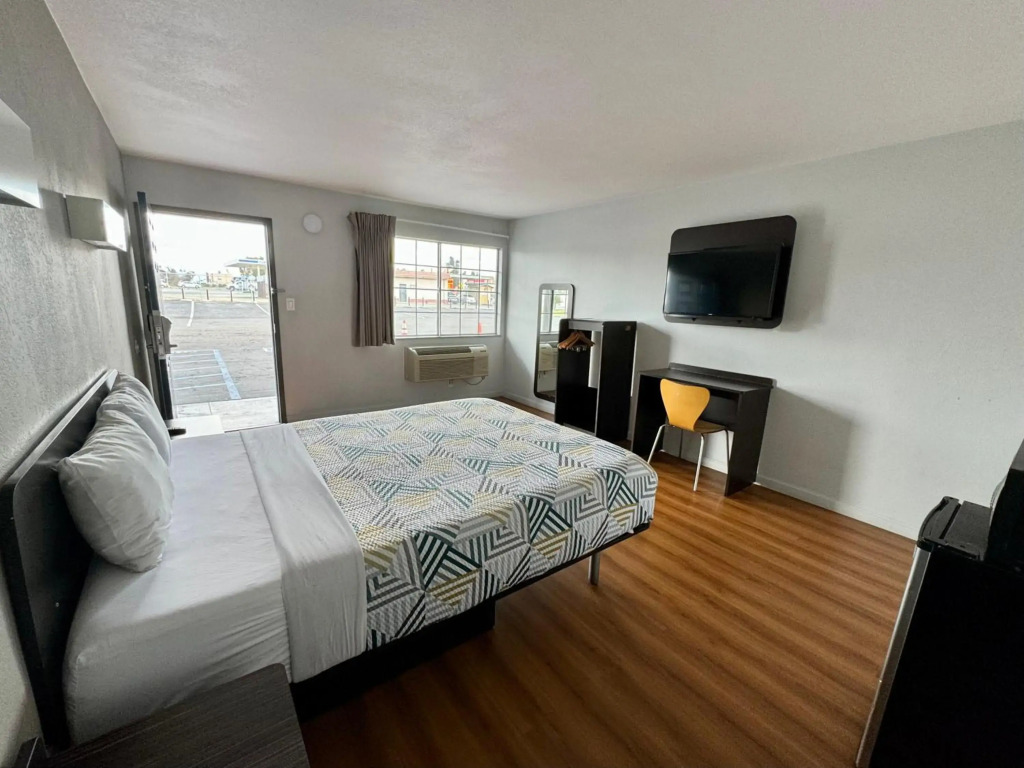 Motel 6-Delano, CA