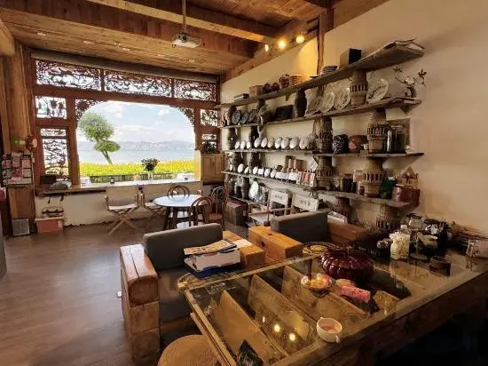 Dali Haishewan  inn (Xizhou Town Store)