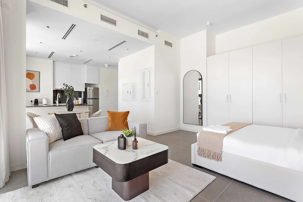 Silkhaus Chic Studio Private Beach Pixel Tower