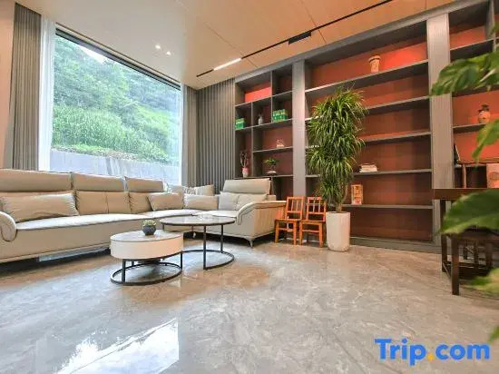 Shennongjia Mountain and City Hotel