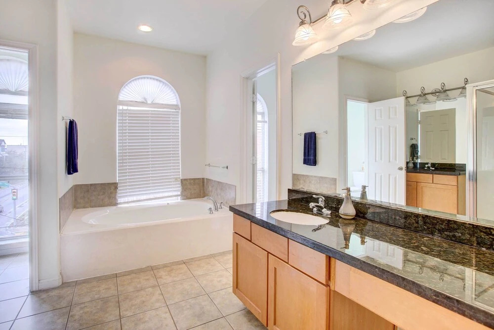 Downtown Houston Townhome w/ City Views!