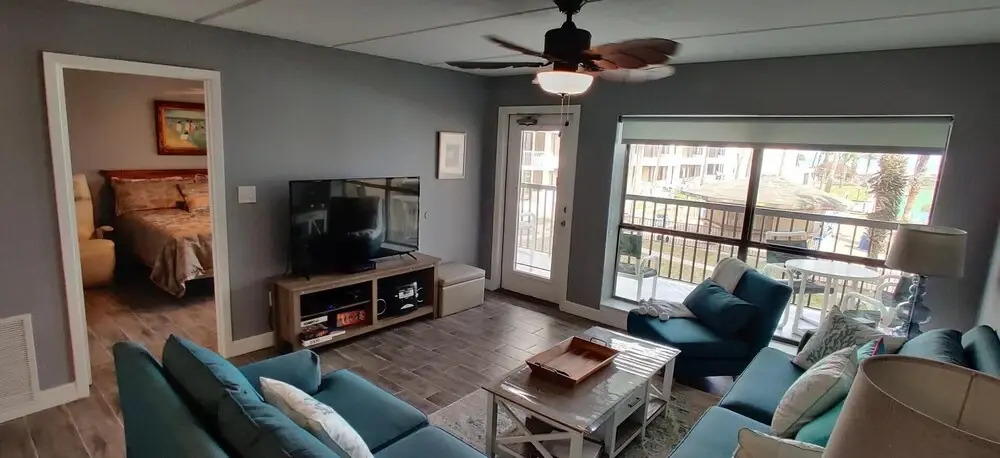 Beachfront Luxe Condo Saida 2 heated pools 2 Bedroom Home by RedAwning