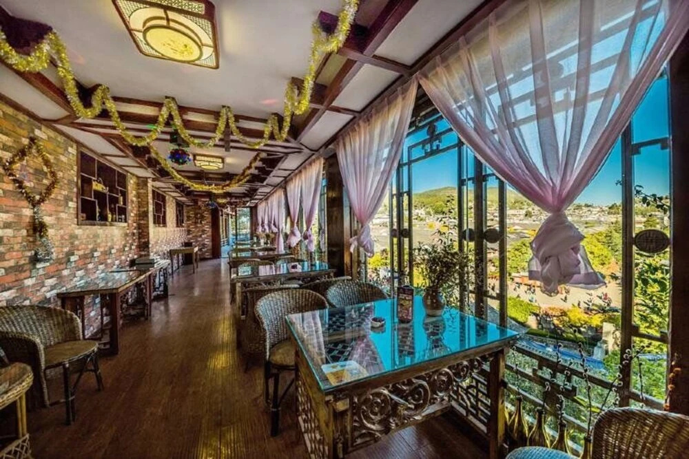 Lijiang Qianxuelou Hotel