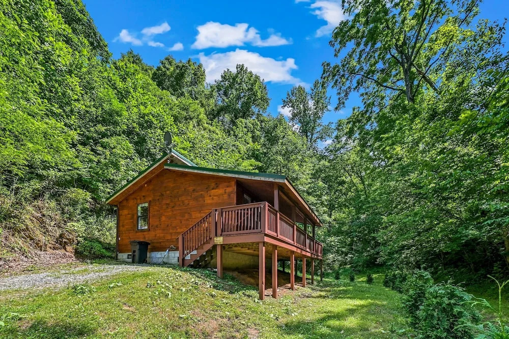 Smoky Mountains Honeymoon Cabin Dog Friendly