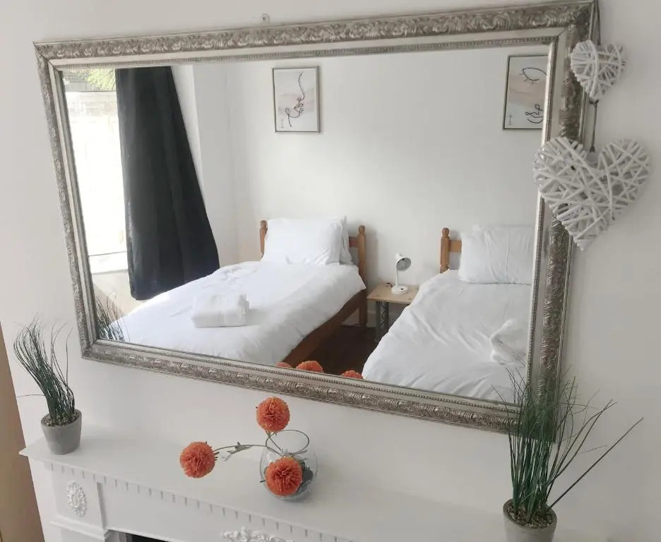 Cosy House Walking distance to Beach Free Parking