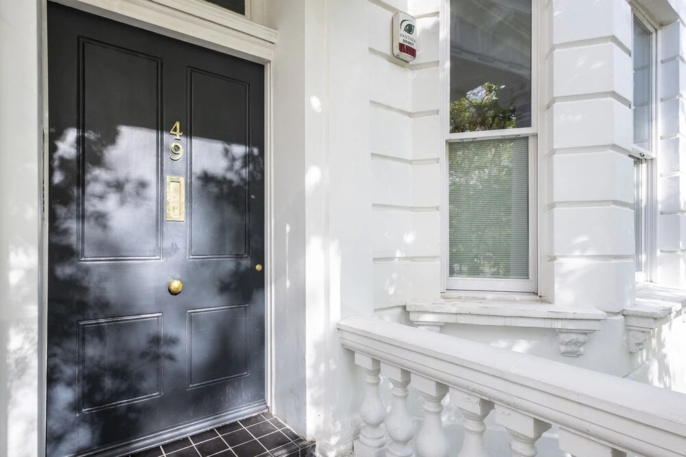 Stunning Colville Gardens Apartment - ADCT