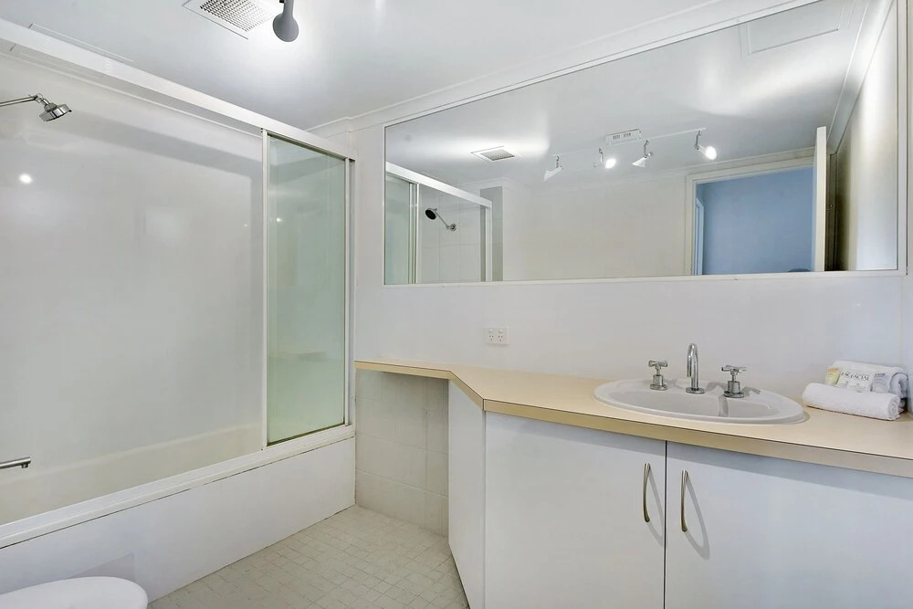 2 Bedroom Apartment located in central Broadbeach