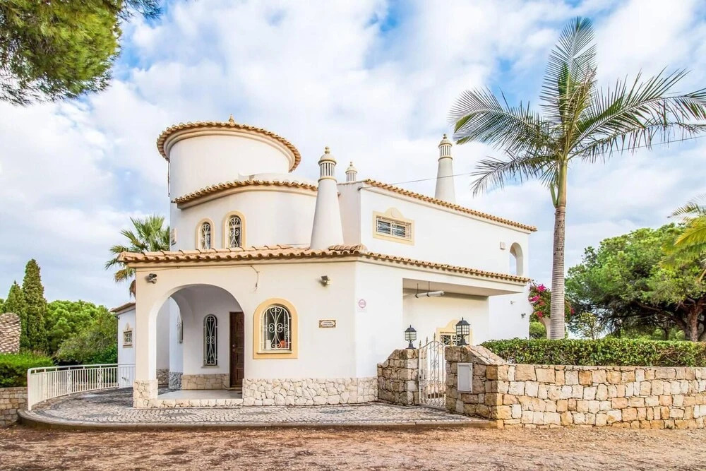 Stunning 3-bed Villa in Albufeira