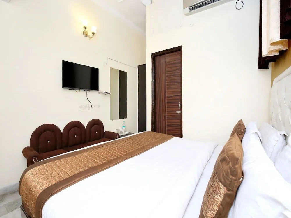 OYO 966 Hotel Sallow International