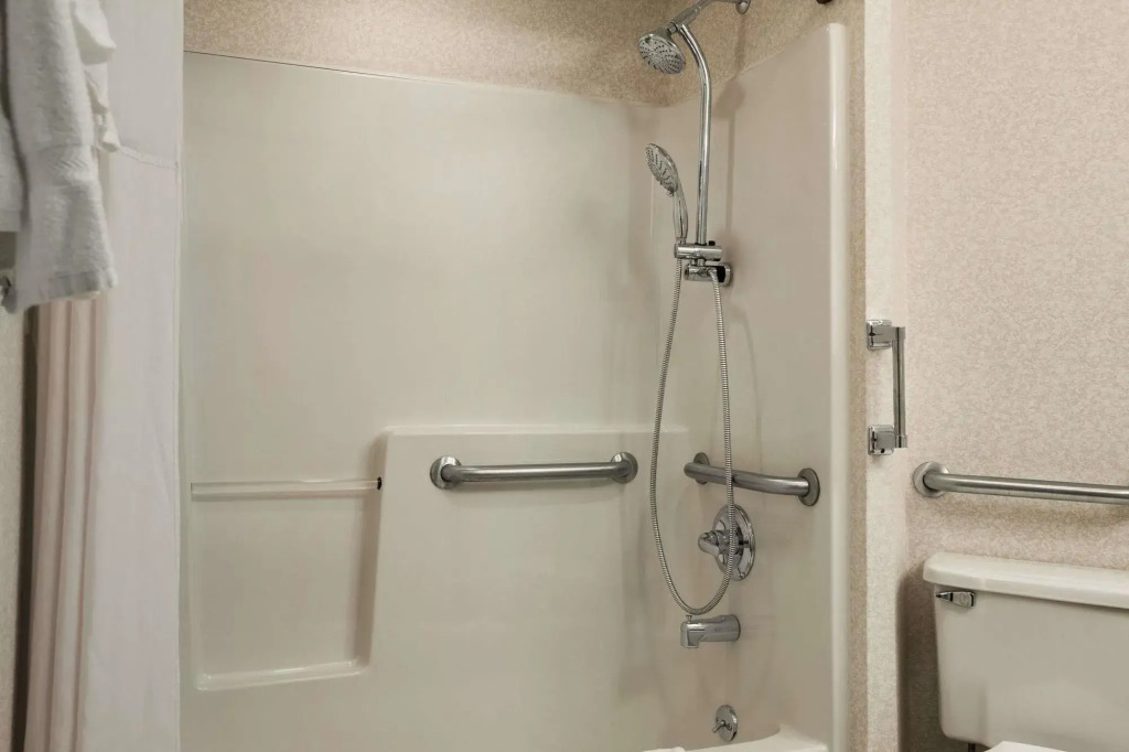 Days Inn by Wyndham Shelburne/Burlington