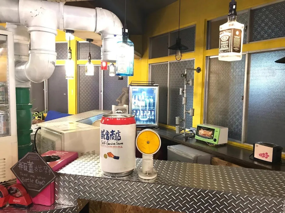 Hive BnB 蜂巢膠囊旅店 - 花蓮火車站旁背包客青旅 - 步行5分鐘