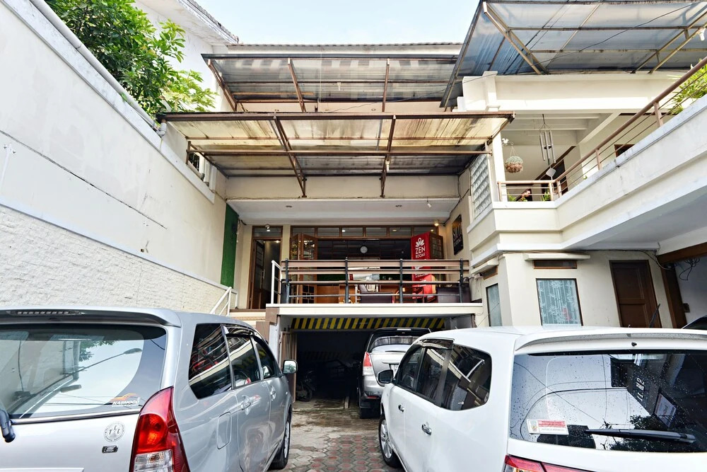 ZEN Rooms Basic Surya Sumantri Pasteur