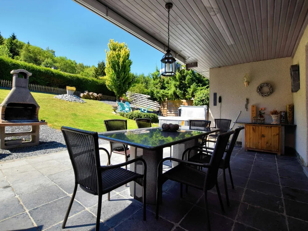 Luxurious Holiday Home with Hot Tub & Sauna in Houffalize