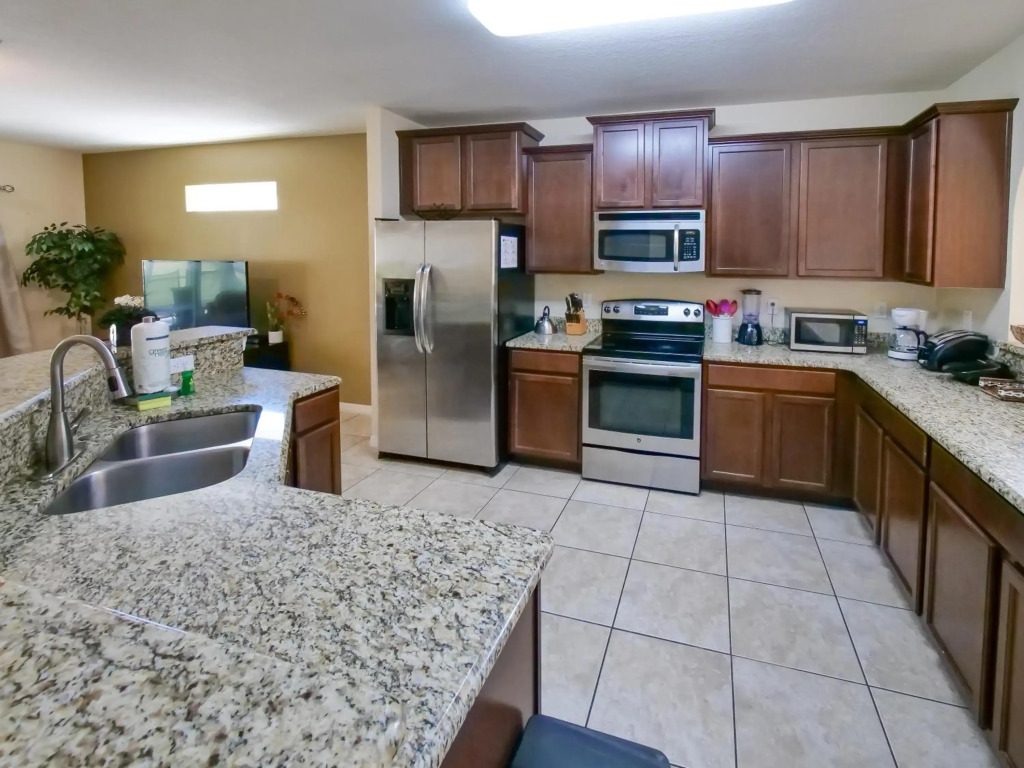 5Br 5 Bath Pvt Home Pool BBQ 11min Disney 2744ft