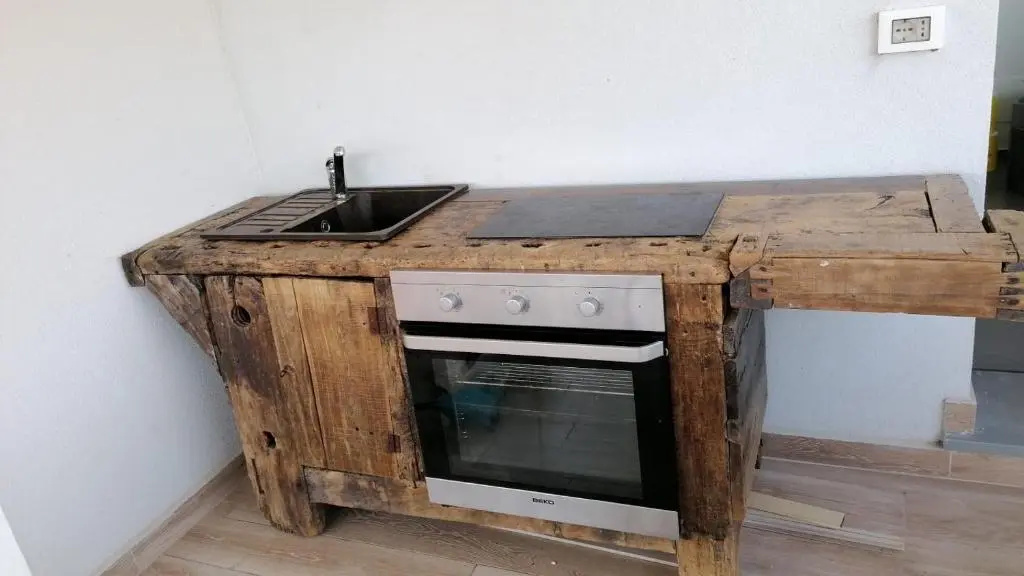 Appartamento Spotorno con ampio terrazzo attrezzato anche con angolo cottura
