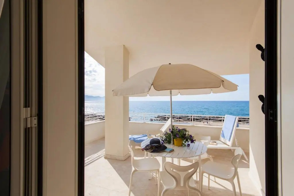 3 bedrooms appartement at Piano di Trappeto 1 m away from the beach with sea view furnished terrace and wifi