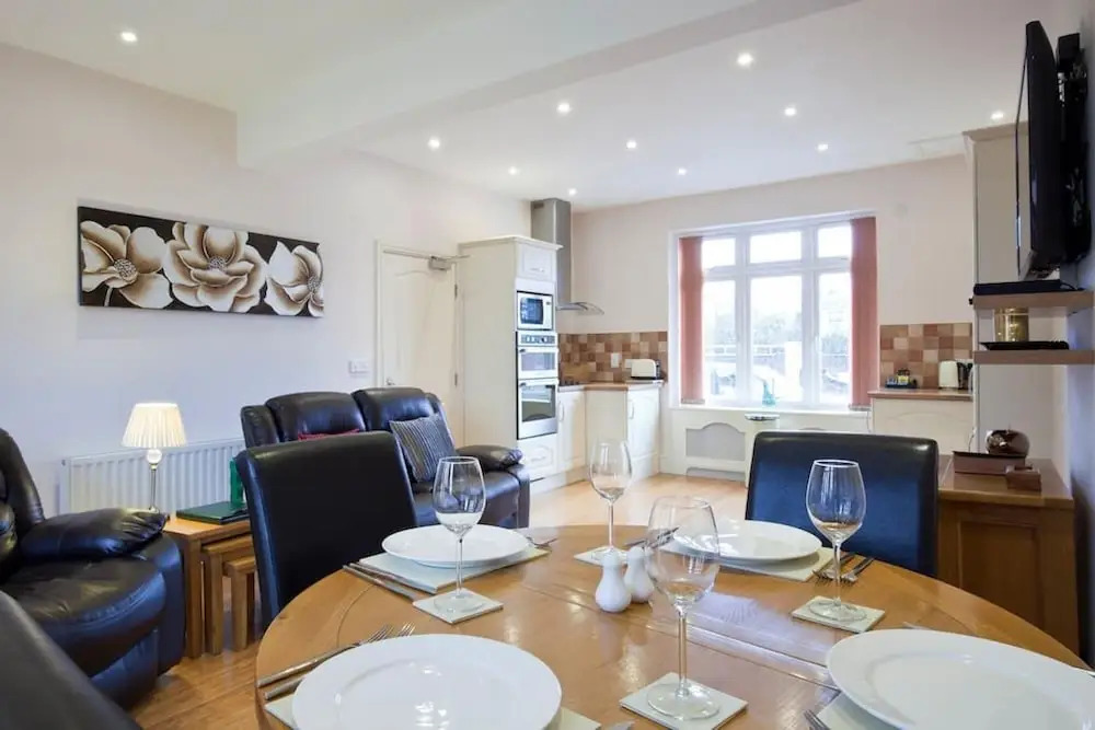 Sapphire - Spacious Apartment Near the Sea