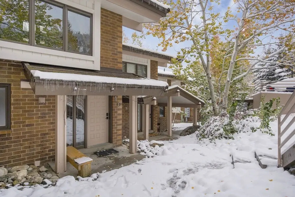Winterwood 10 2 Bedroom Condo by Redawning