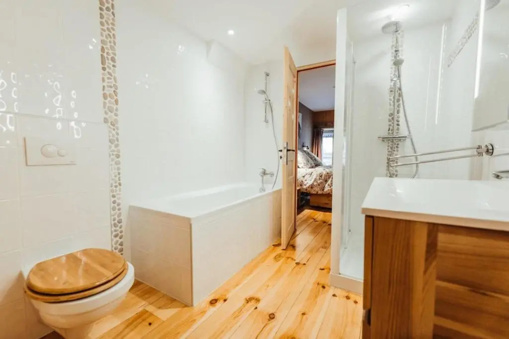 Farmhouse with 4 bedrooms 4 bathrooms parking sauna terrace and garden