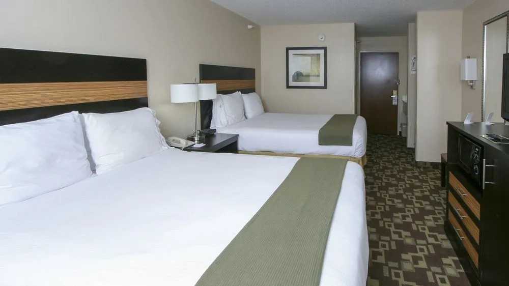 Holiday Inn Express SHELBY @ HWY 74