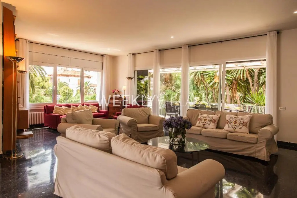 Villa Sitges Tupinetti Beach at 1 min walk Amaizing Garden and View Center Sitges 5 minutes walk NO NEED CAR