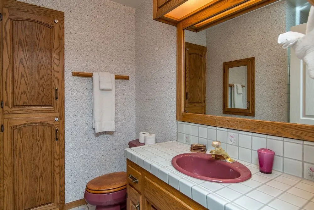 3BR 3BA Ideal Waterfront House South Lake Tahoe by RedAwning