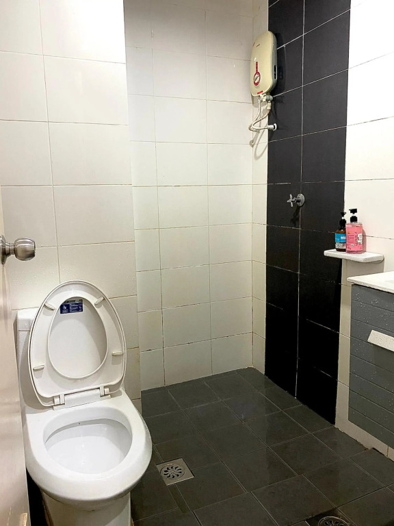 Private Studio Viana Court Service Apartment 2 with private parking