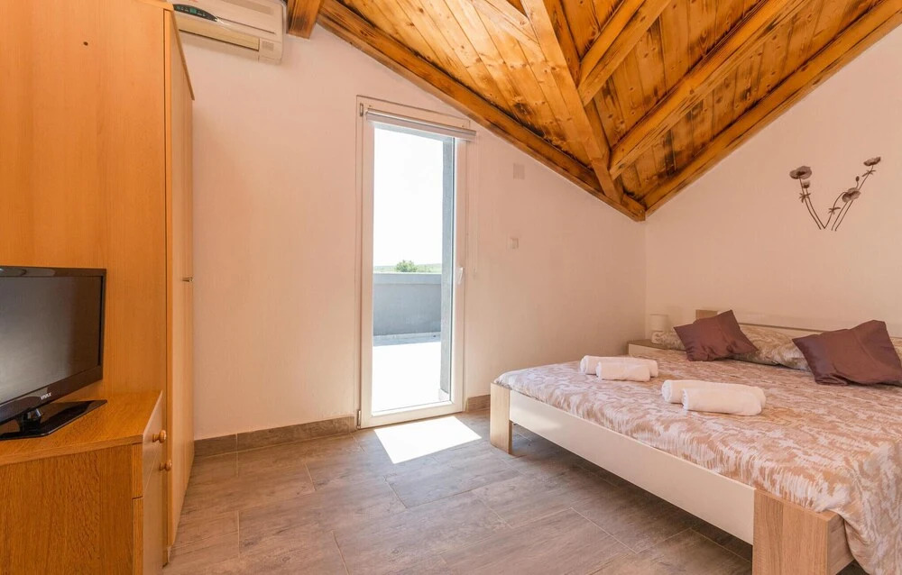 Lovely Home In Donje Rastane