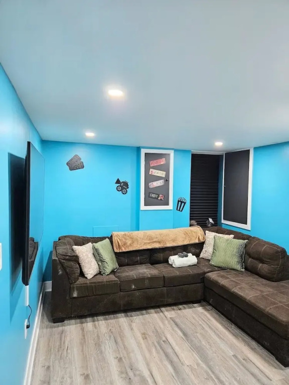 Cozy Home near City Center with Hot tub