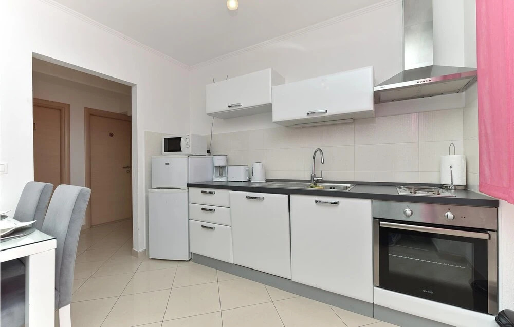 Awesome Apartment in Makarska With Wifi and 2 Bedrooms