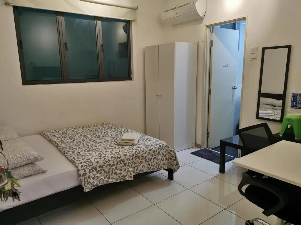 Vista Alam Studio Units - Pool, food court