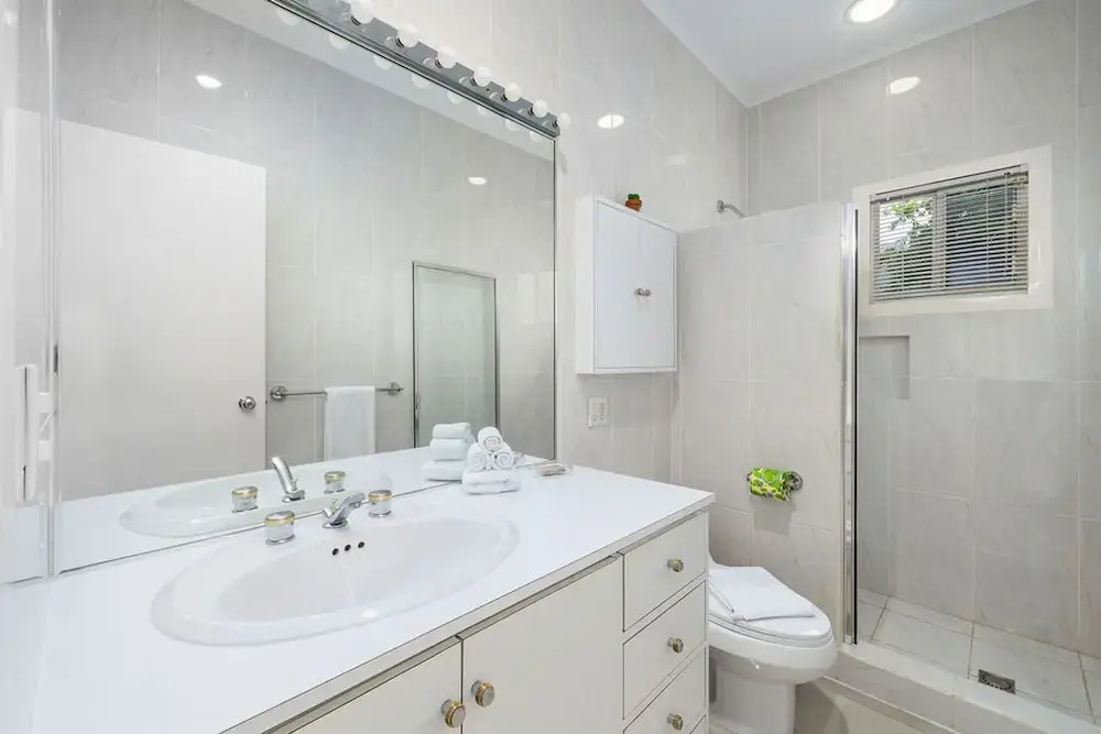 3BR 3BA Pool Downtown Short Walk to Beach