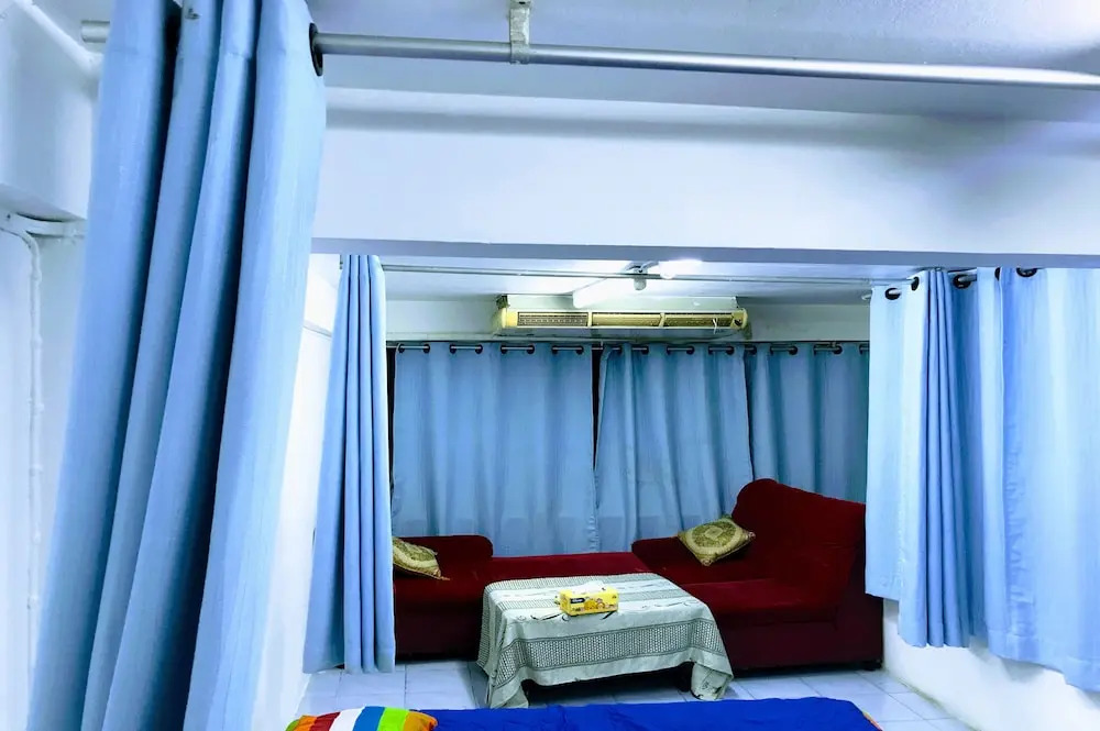 Omarthai Hotel - Hostel