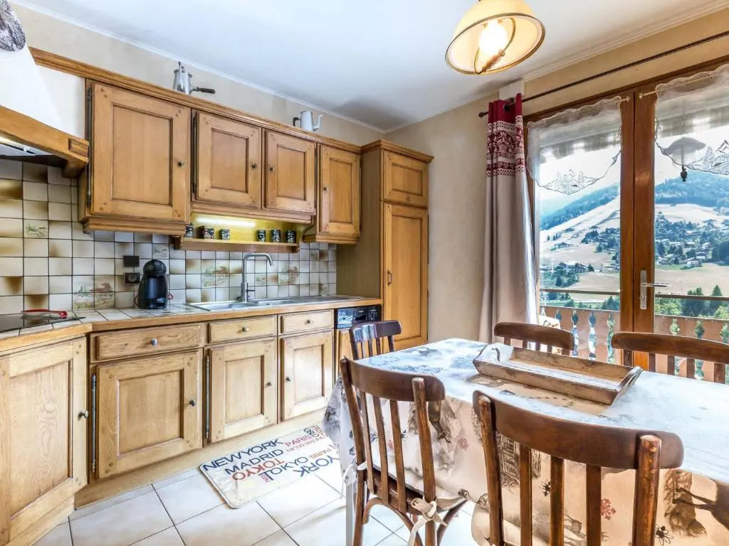 Chalet 4 ch, proche pistes, idéal familles/amis, WIFI - FR-1-437-56