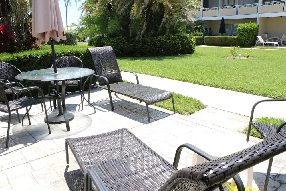 Jamaica Royale 002 - 1 Br Condo