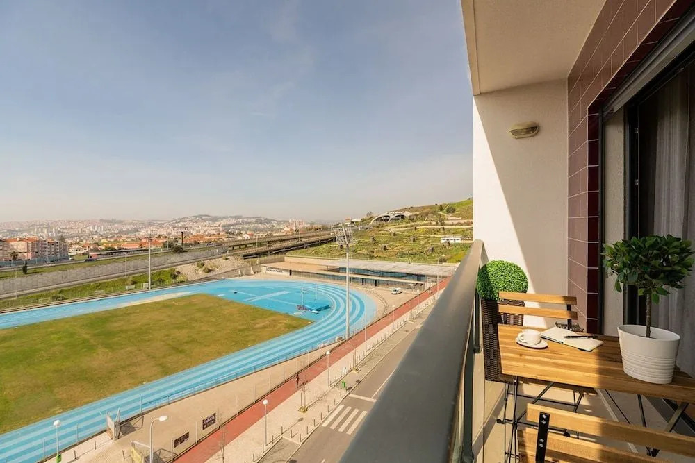 Modern Deco Apartment With Balcony