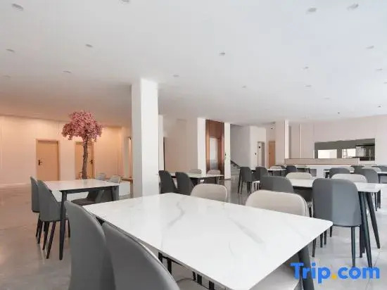 Ruibai Cloud Hotel (Meilan International Airport T1 & T2 Terminal Store)