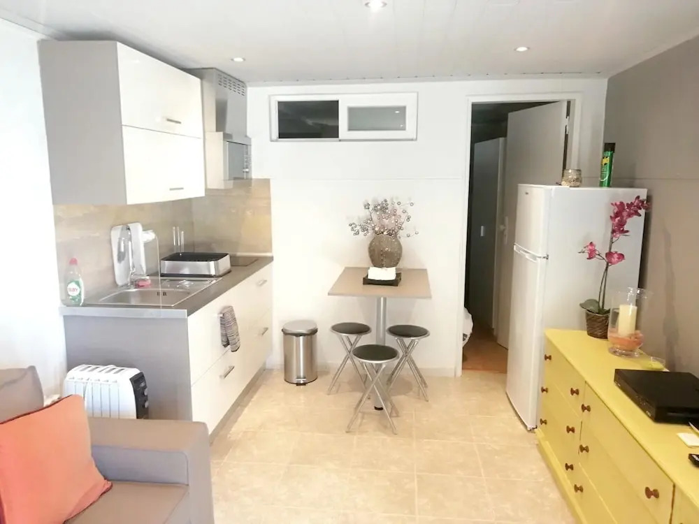 Studio in Estoril, With Wonderful City View and Wifi - 100 m From the