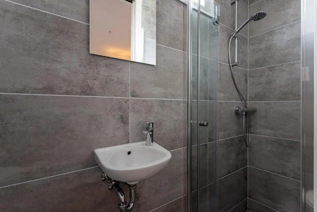 Studio Baarn with patio, airco, pantry, bedroom, bathroom, privacy - Amsterdam, Utrecht