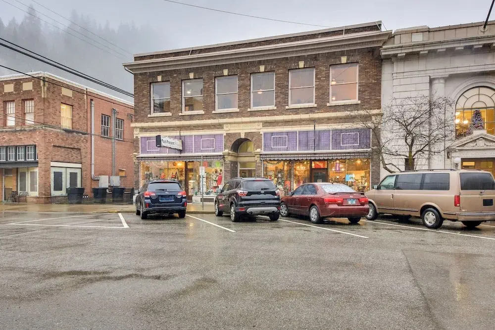 Steps to Shops & Dining: Historic Dtwn Wallace Gem