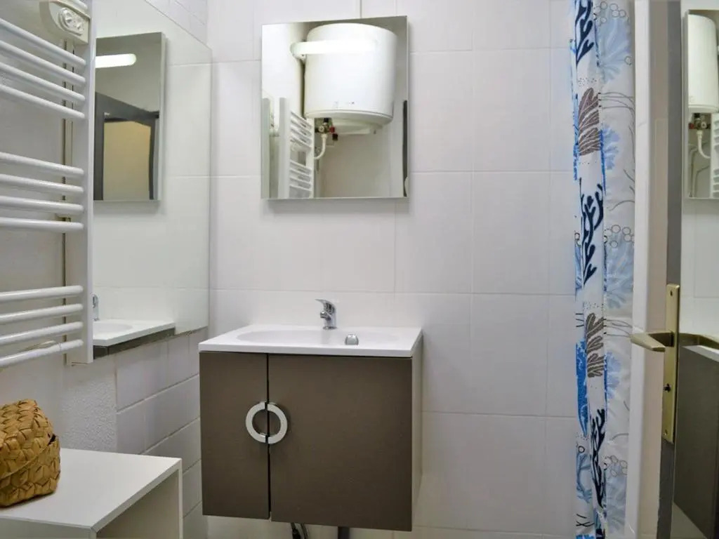 Appartement Le Lavandou, 1 pièce, 4 personnes - FR-1-251-367