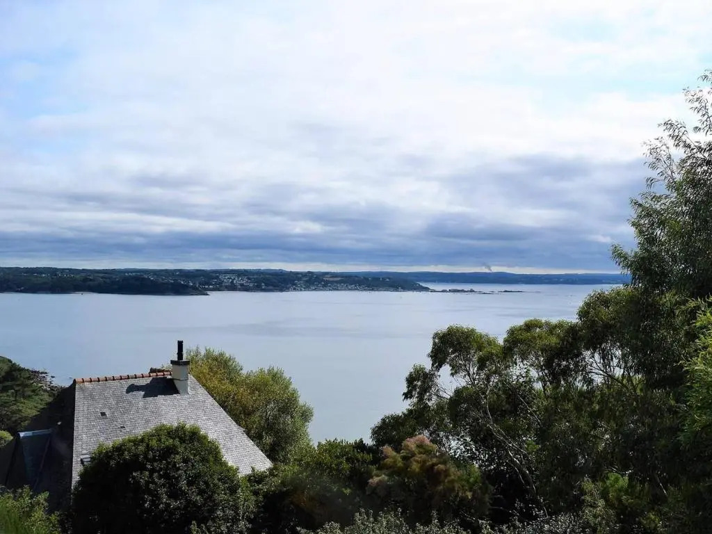 Grande maison à Trébeurden avec WIFI, vue mer, jardin et BBQ, 900m de la plage, 9 pers - FR-1-368-147