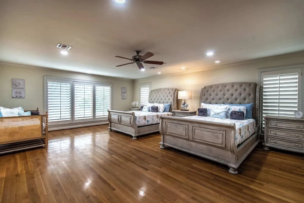 Ocean Drive Grand Estate Sleeps 54 Pool