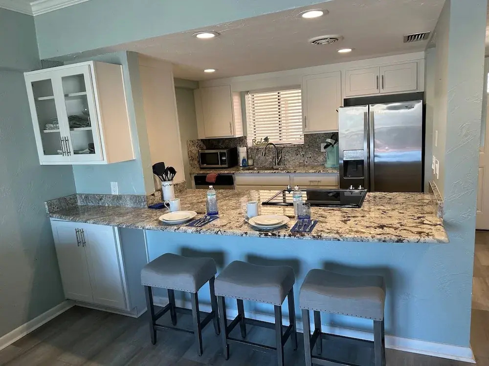 Welcome to Sandpiper Beachfront Condo. Cozy 1-bed in JAX Beach, Perfect for Couples! Pet-friendly!