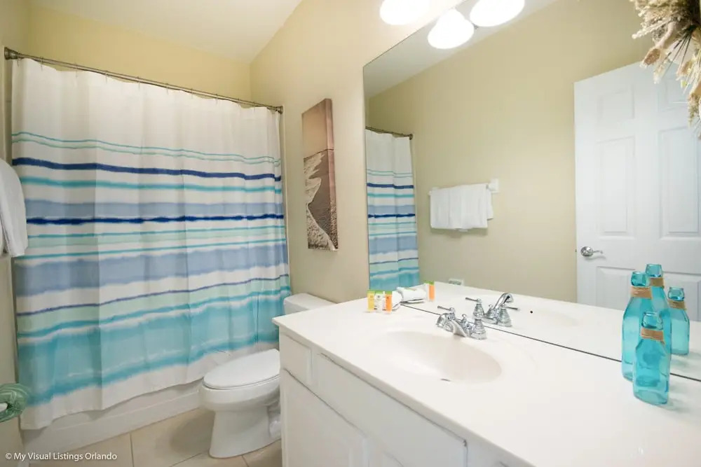 Spacious Vista Cay Townhome Newly Furnished