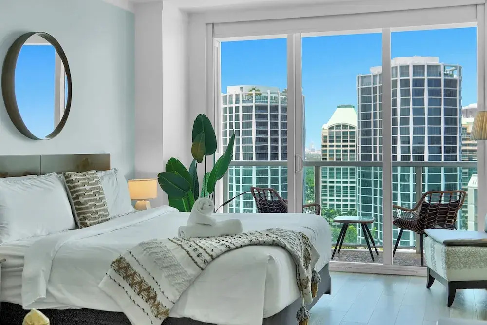 Beautiful Blue Gold Studio Ocean View