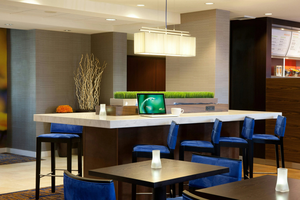 Courtyard by Marriott Oakland Airport