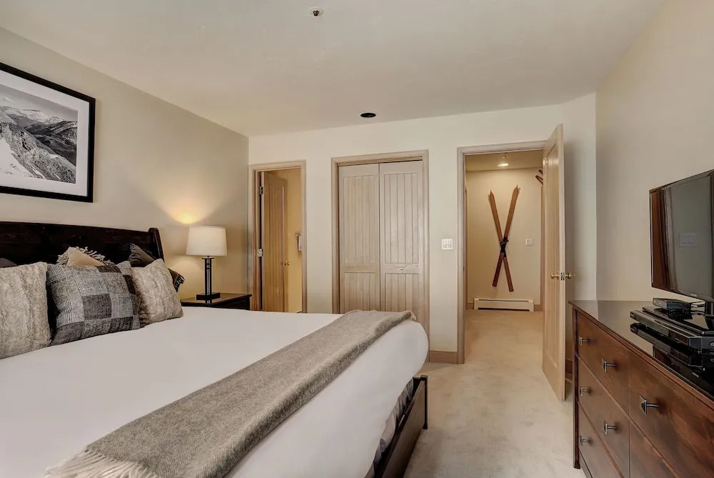 Luxurious 3 Bedroom/4 Bath Townhome- Beaver Creek Ski-in/out Townhouse by RedAwning